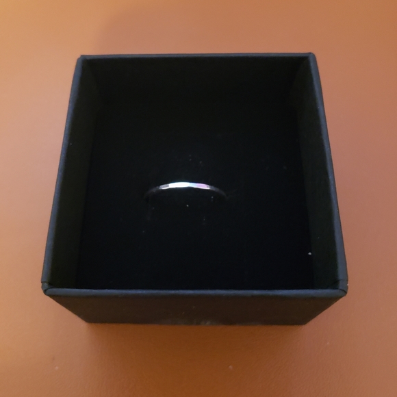 Catbird Classic Hammered Ring, Silver - Picture 2 of 4